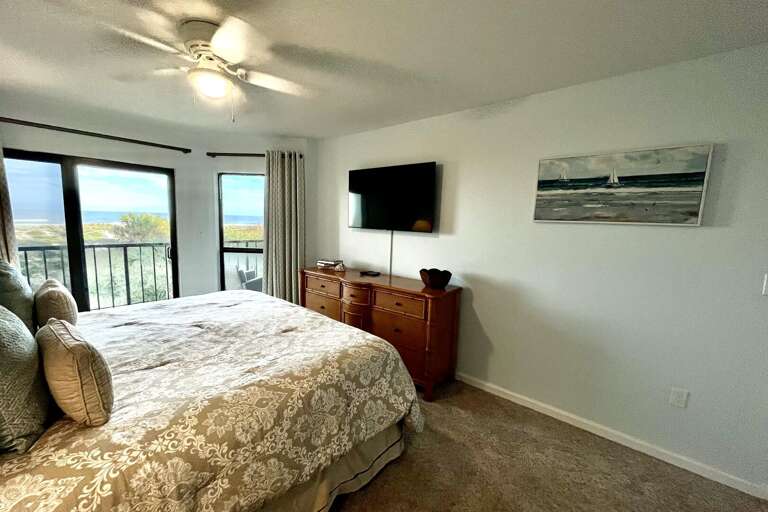 Bedroom 1 (oceanfront)