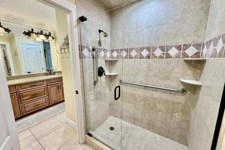 Bathroom 1 (en suite)