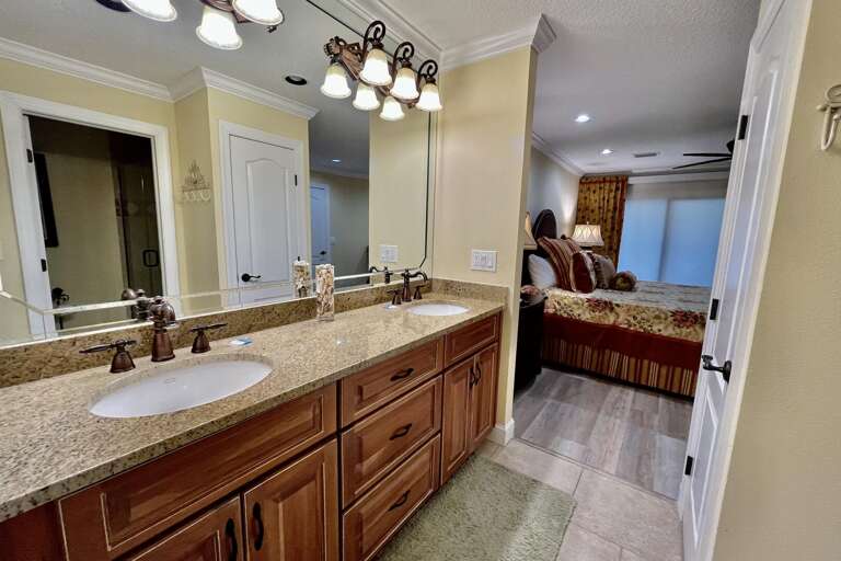 Bathroom 1 (en suite)