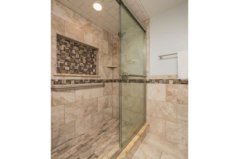 Bathroom 1 (en suite)