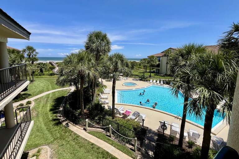 ocean side view/poolside balcony