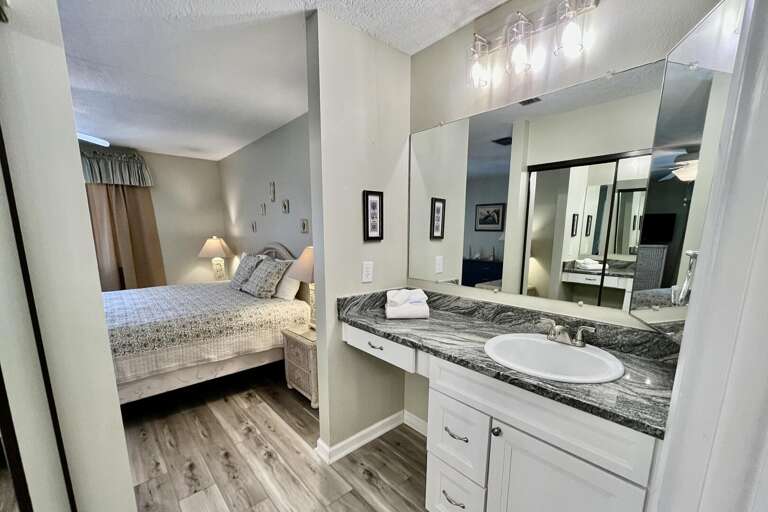 Bathroom 1 (en suite)