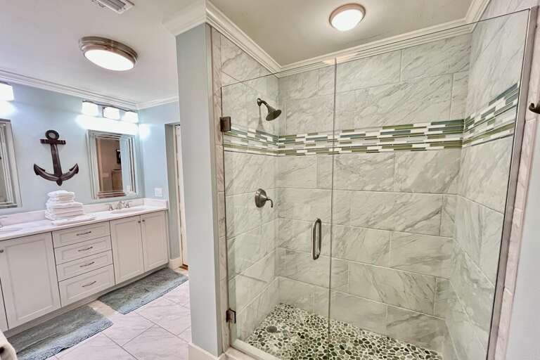 Bathroom 1 (en suite)