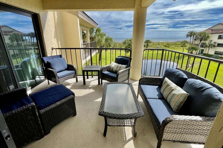 ocean side view/poolside balcony