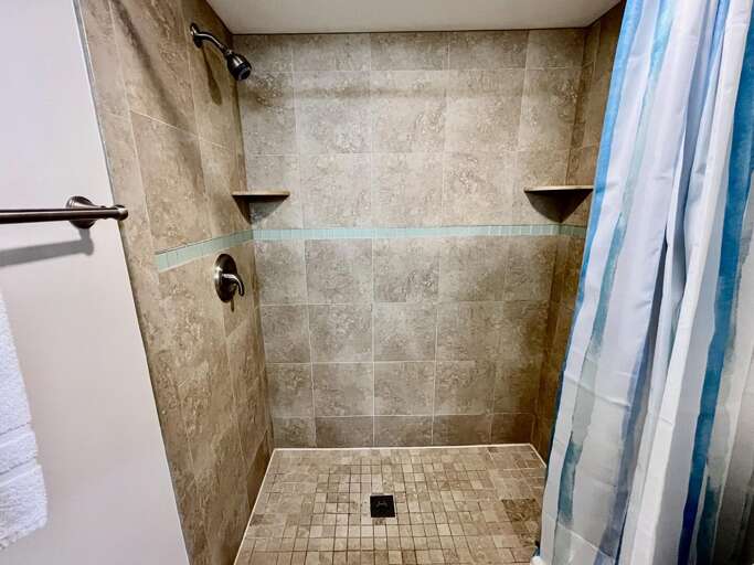 Bathroom 1 (en suite)