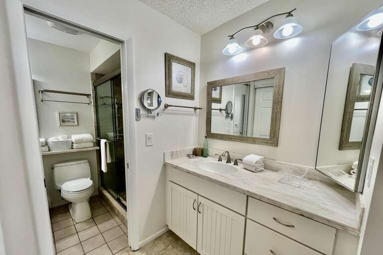 Bathroom 1 (en suite)