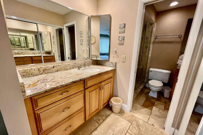 Bathroom 1 (en suite)