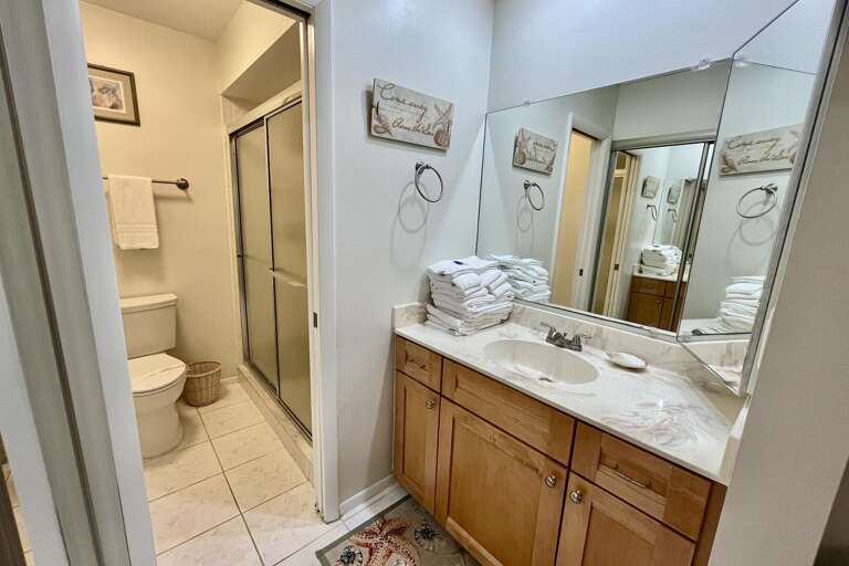 Bathroom 1 (en suite)