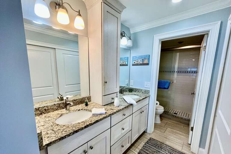 Bathroom 1 (en suite)