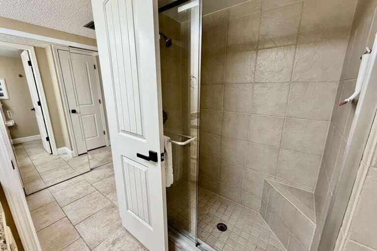 Bathroom 1 (en suite)