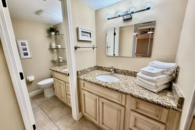 Bathroom 1 (en suite)