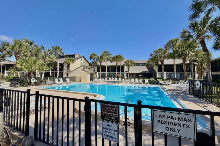 Village Las Palmas pool area