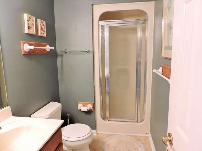 hallbath.JPG hallbath.JPG