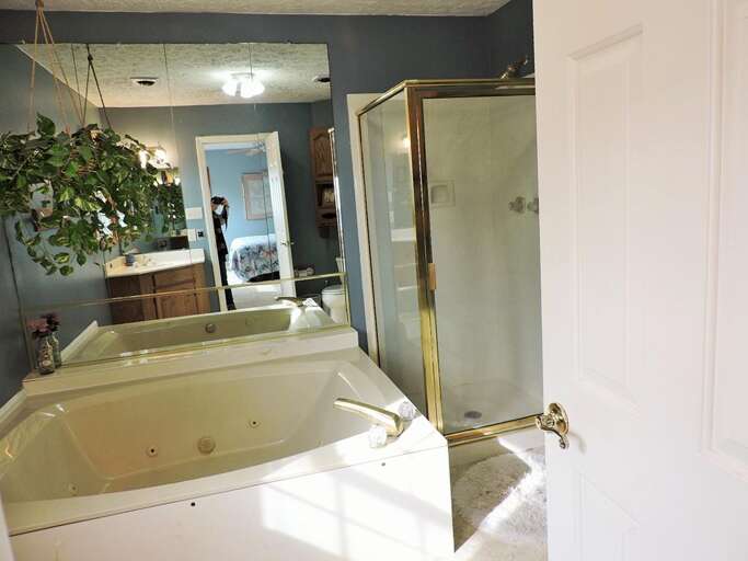 masterbath.JPG masterbath.JPG