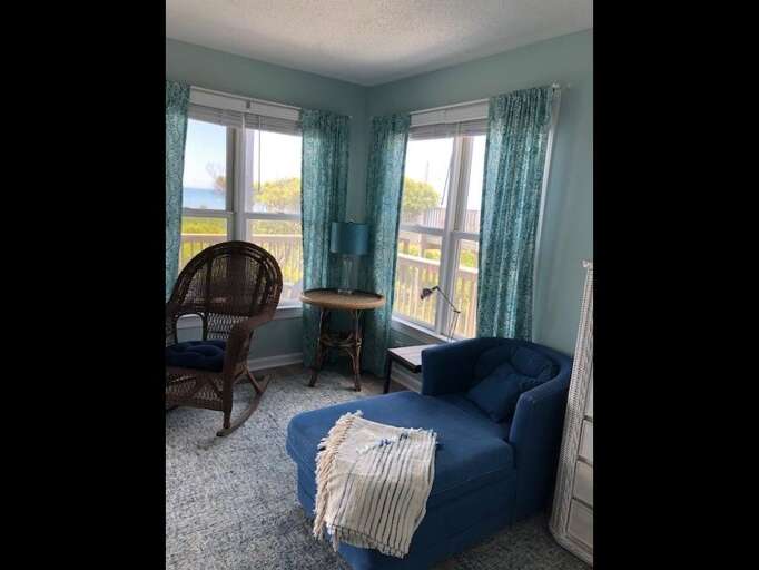 master suite sitting area middle floor master suite sitting area middle floor