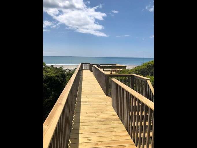 middle floor walkway to beach middle floor walkway to beach
