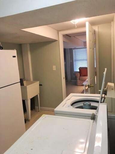 laundryrooma laundryrooma