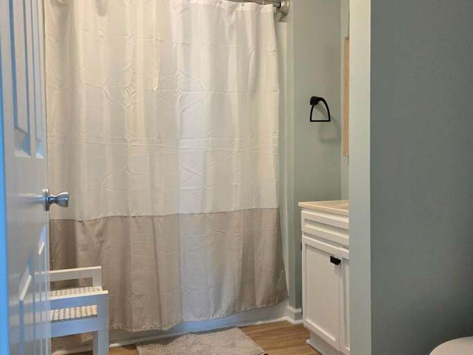 hall bathroom cont. hall bathroom cont.