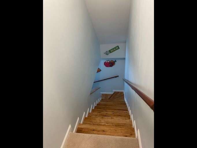 stariway down to living room from upstairs bedrooms stariway down to living room from upstairs bedrooms