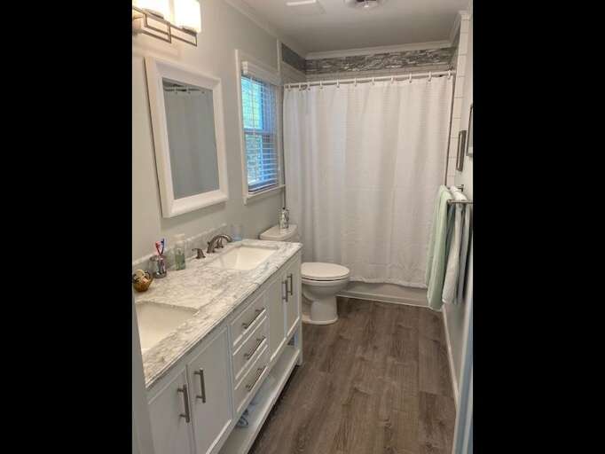 Bath off Bedroom 1 and leads to kitchen Bath off Bedroom 1 and leads to kitchen