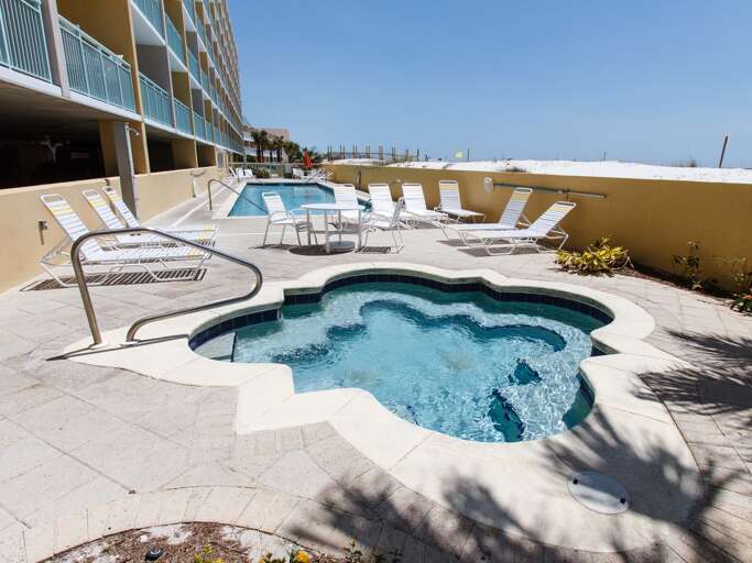 Deck space for sunbathing and relaxing to the MAX! Deck space for sunbathing and relaxing to the MAX!