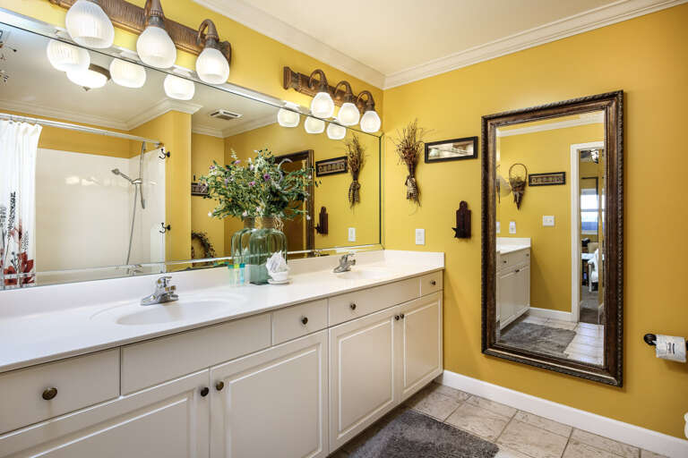 Double sink and vanities! Double sink and vanities!