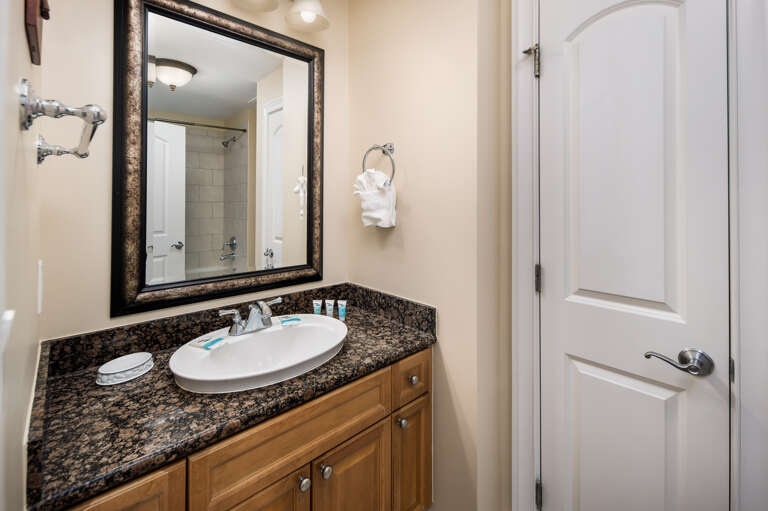 Features a separate toilet area and shower/tub combo Features a separate toilet area and shower/tub combo