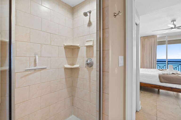 Walk-in shower perfect for a quick rinse before going to enjoy a bite at the local restaraunts.