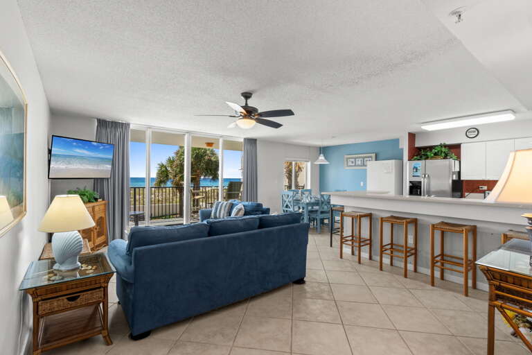 Hang out in the living room or by the breakfast bar - no matter where you are, you will get the amazing view!