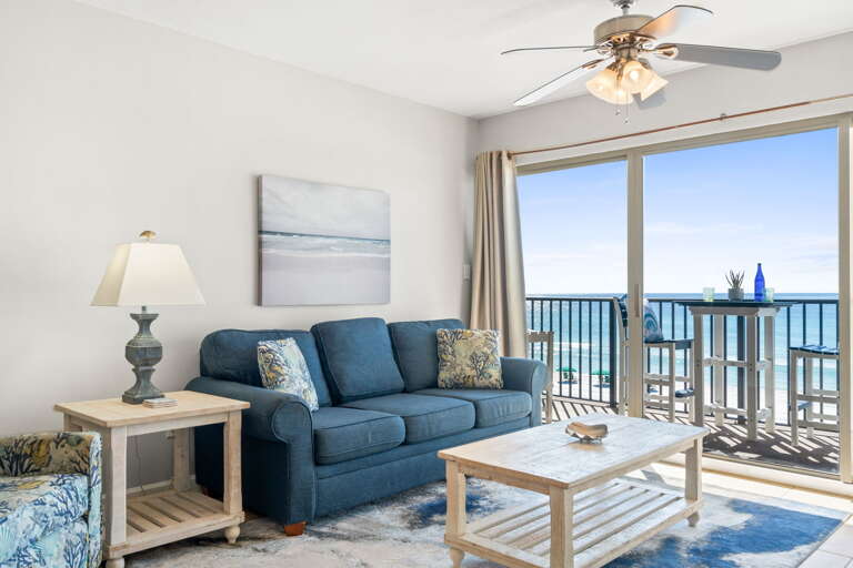 All guests of Emerald Towers West can enjoy this beautiful beachfront view from their unit. 