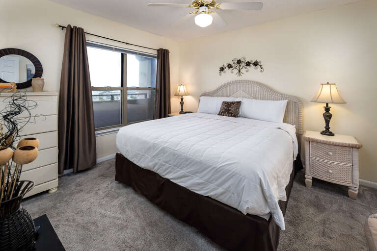 King size bed, wall mounted TV.