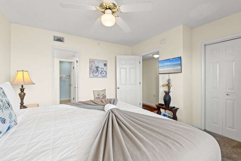 Featuring a flat screen TV.