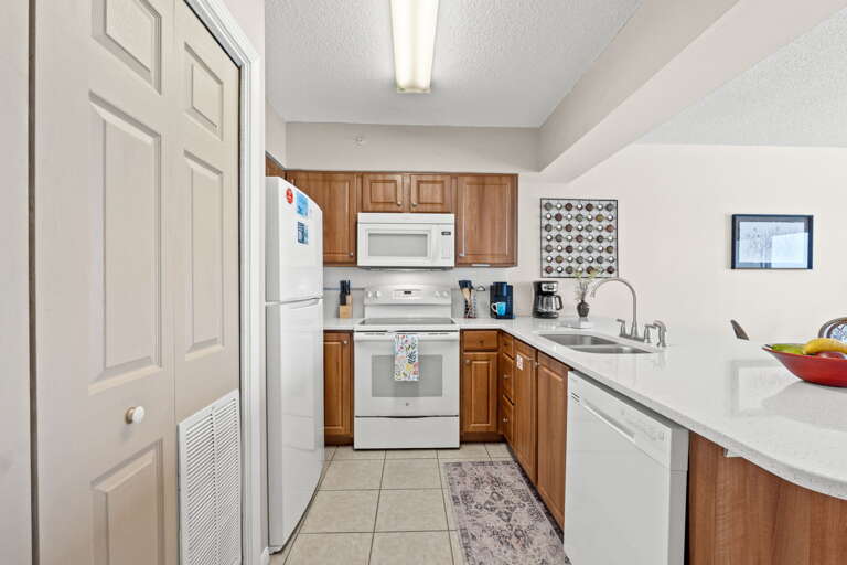 Quartz counter-tops and spacious cabinets