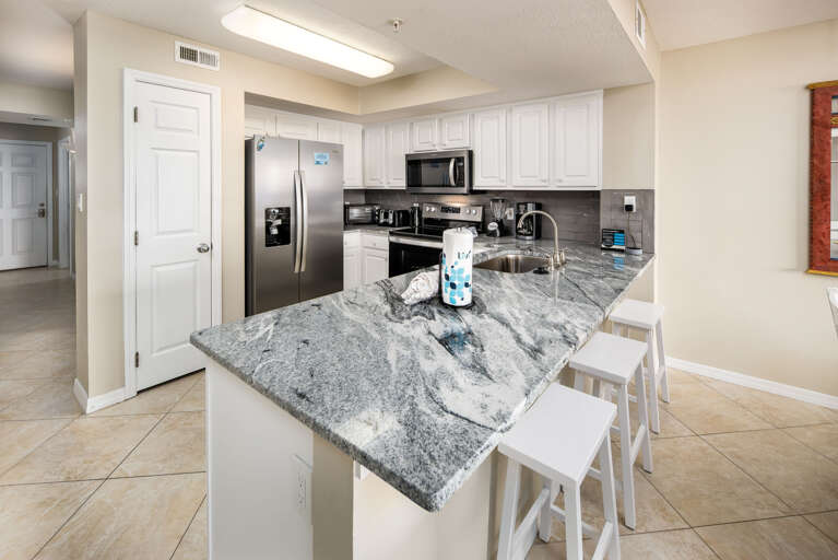 Additional seating at the island, perfect for a quick breakfast before heading to the beach.