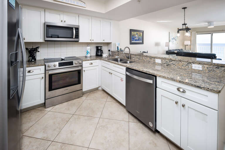 The full kitchen has all major appliances to make any meal, simple sandwiches for lunch or a seafood boil for dinner. The full kitchen has all major appliances to make any meal, simple sandwiches for lunch or a seafood boil for dinner.