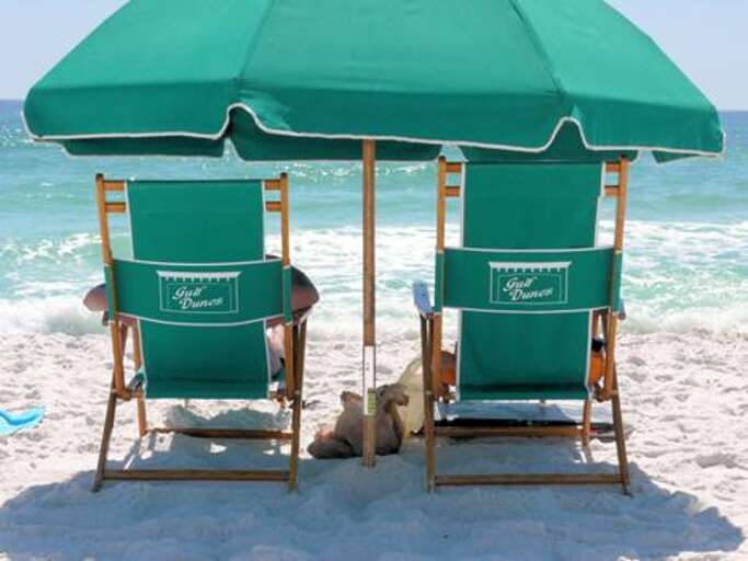 Complimentary beach set, consisting of 2 chairs, one umbrella