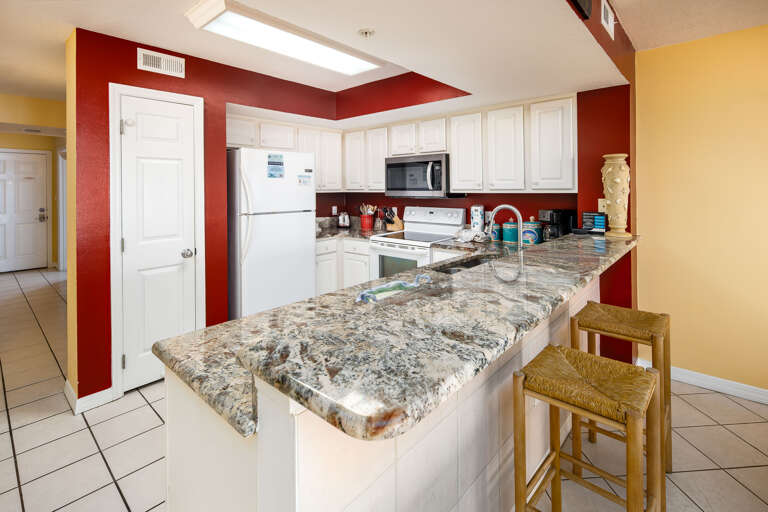 Fully equipped kitchen, has everything for all your cooking needs.