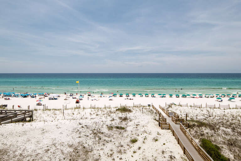 Free beach service with each rental! Perfect for relax and unwinding.