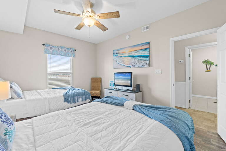 Beach themed guest bedroom for a perfect nights rest