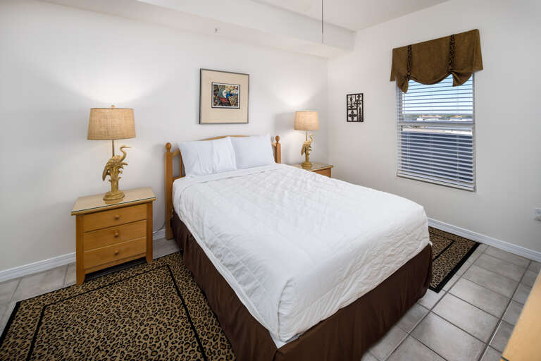 Great furnishings in the guest bedroom as well. Queen size bed fits perfectly in this room still leaving plenty of space to move around.