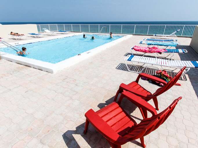 Plenty of sunbathing space!