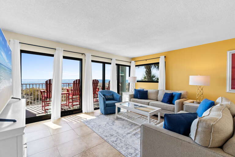 Corner units are HARD TO FIND so when you find this unit open, BOOK IT...you do not want to miss out on these views!!