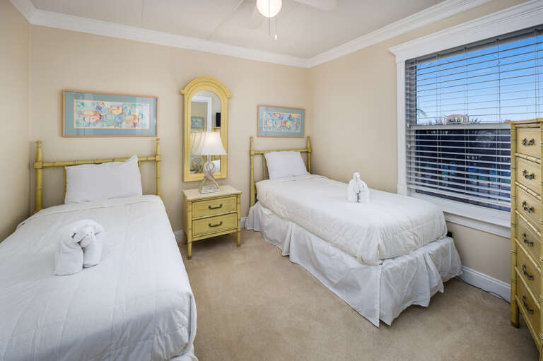 Features 2 twin beds 