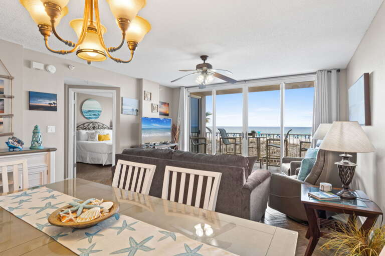 Enjoy your meals with a view!