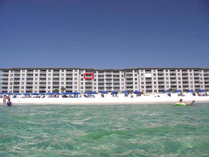 Imagine all the pictures you can take from your balcony!  Perfect height for dazzling pictures. 