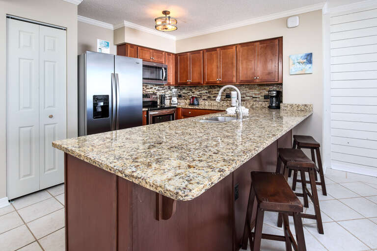 Spacious kitchen with tons of counter space and a great breakfast bar area. Just perfect for an afternoon snack or cocktail.