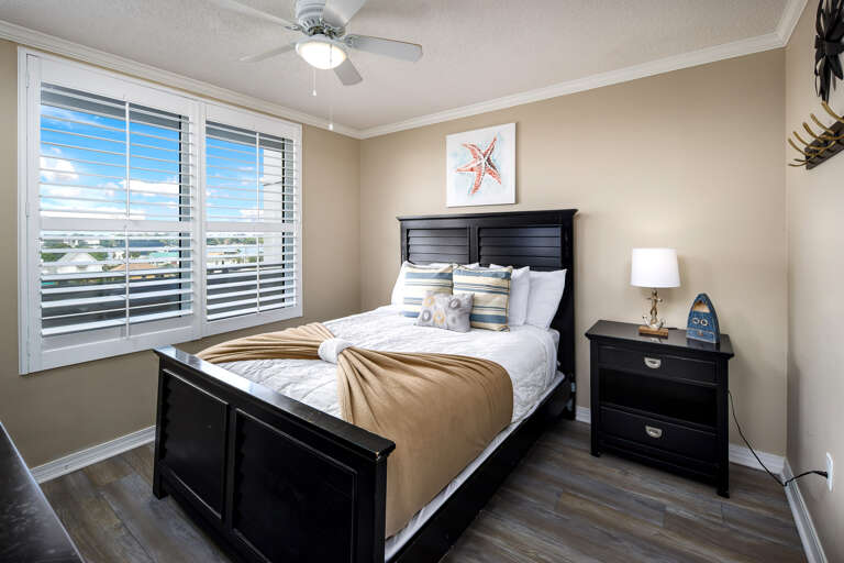 Features a queen size bed, soft bedding