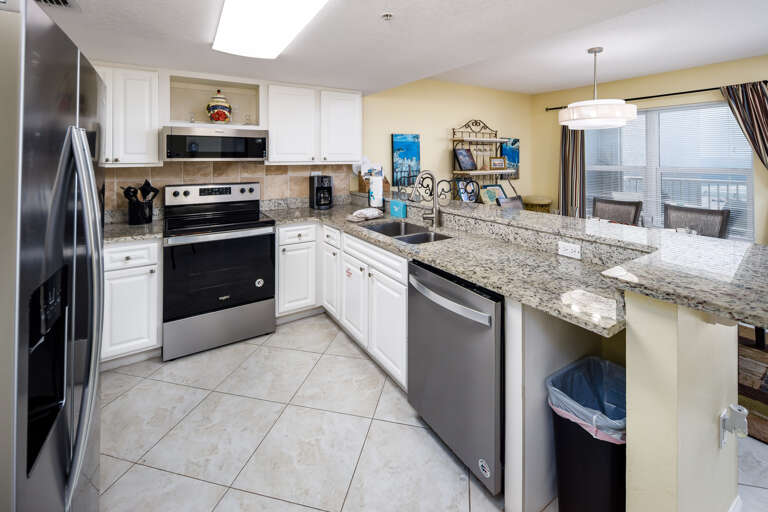 Fully equipped kitchen! Everything you need for cooking and baking is right here