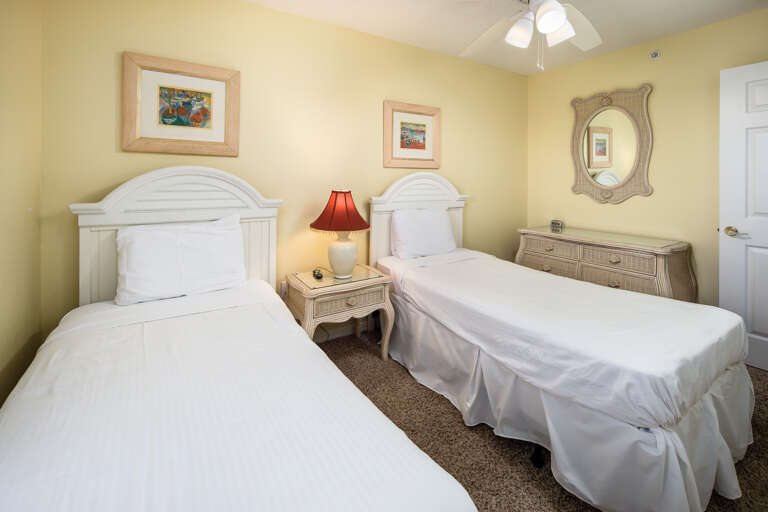 Guest room with 2 twin beds for the kiddos Guest room with 2 twin beds for the kiddos