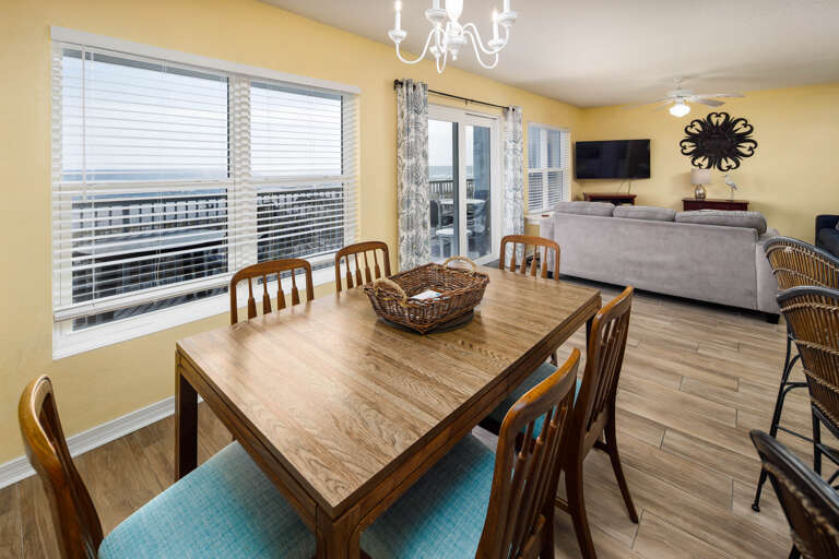 Great open floor plan and views from everywhere! Great open floor plan and views from everywhere!